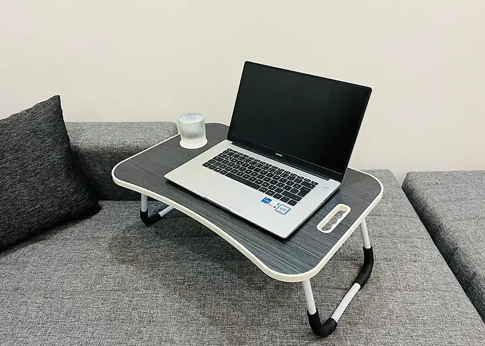 14 Laptop Desk, Tv *